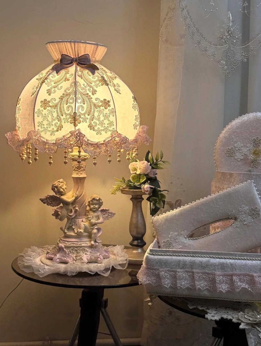 Photo by 수원네일 | 수원역네일 | 수원역 본점 • CHANAIL 샤네일🤎 in 수원역 로데오거리. May be an image of sink, lighting, lace, lamp, lamp shade and text.