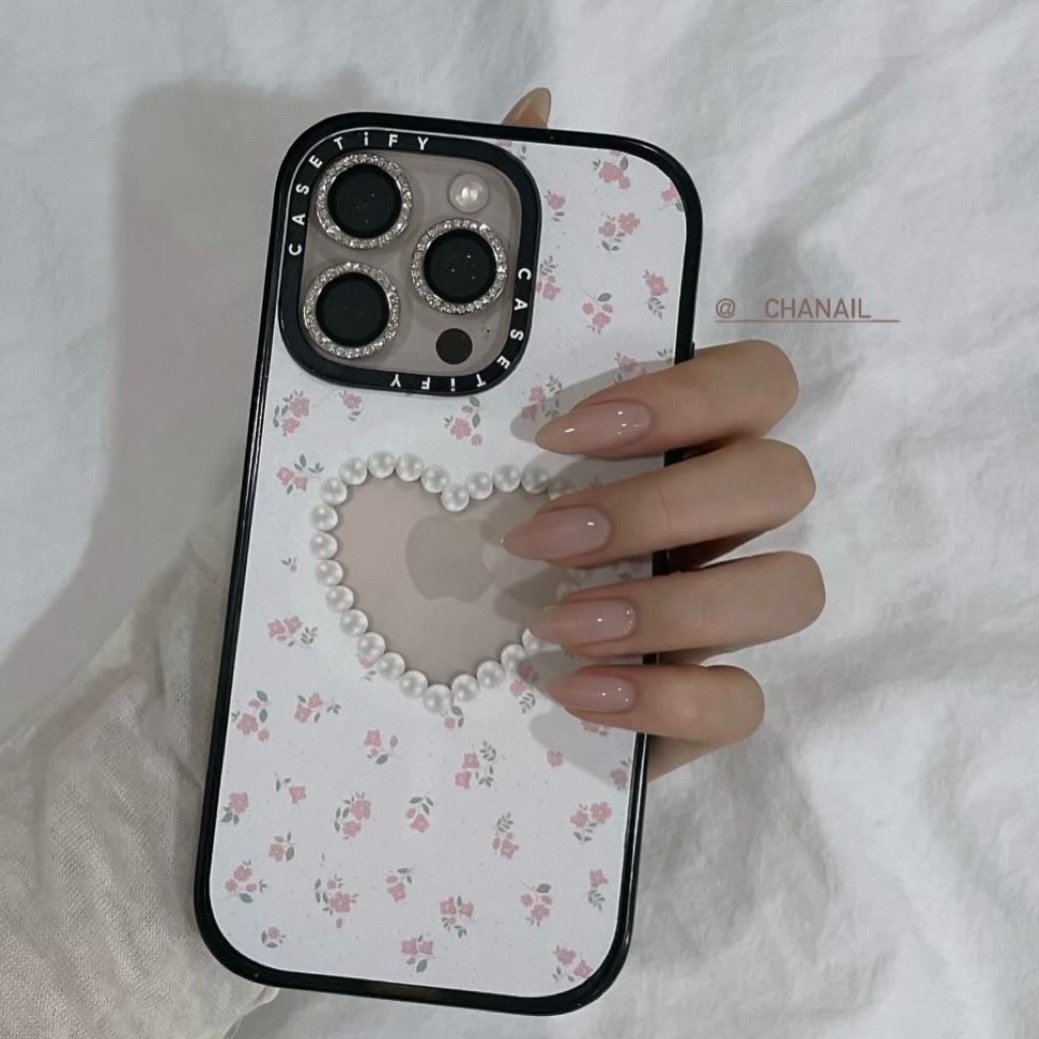 Photo by 수원네일 | 수원역네일 | 수원역 본점 • CHANAIL 샤네일🤎 in 수원역 로데오거리. May be an image of one or more people, fingernails, phone and text.