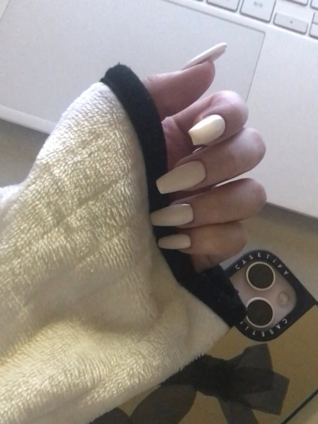 Photo by 수원네일 | 수원역네일 | 수원역 본점 • CHANAIL 샤네일🤎 in 수원역 로데오거리. May be an image of one or more people, fingernails, phone and text.