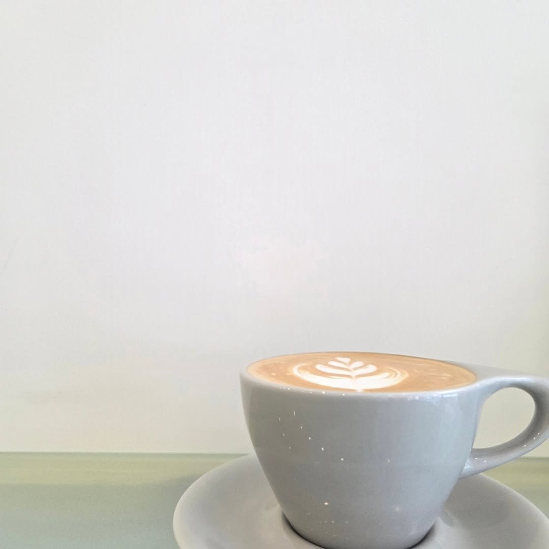 Photo by 세나/잘먹고 운동하라.쉴 틈이 없다! on September 28, 2025. May be an image of coffee cup, coffee, cup, saucer, cappuccino, cornflower and text.