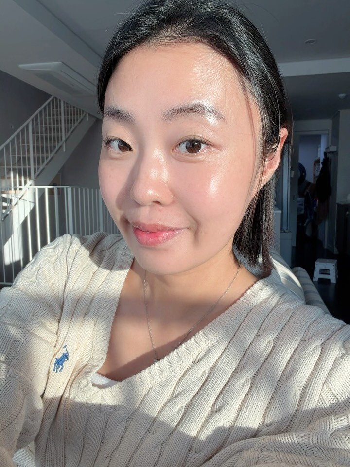 __glamweare 게시물 이미지: 날씨는 쌀쌀한데 햇빛은 좋더라구요
자연광 놓칠 수 없어서 셀카 ㅎㅎ

케어드 클렌저...