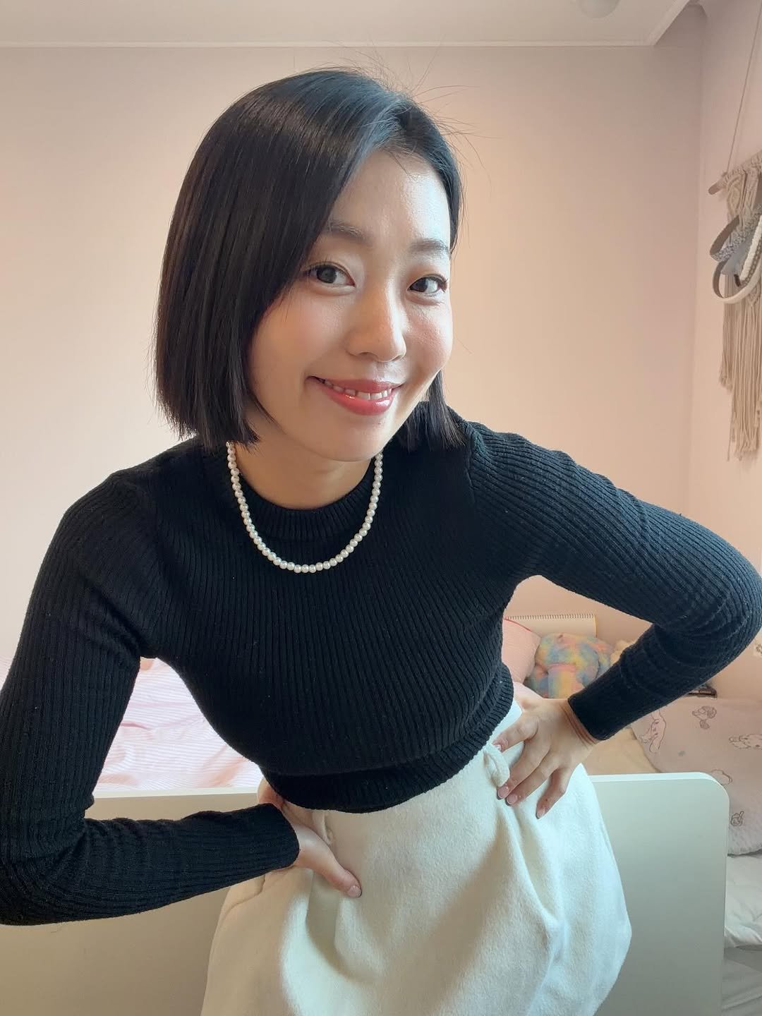 Photo shared by 글램 | 대사 리셋 다이어트 on October 30, 2025 tagging @glamweare. May be an image of one or more people, hair, top, turtleneck, knit and text.