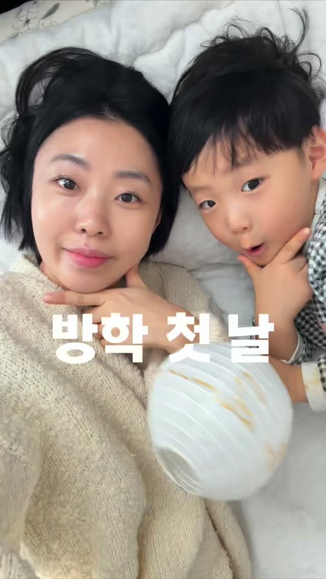 __glamweare 게시물 이미지: 방학 첫 날
원래 누나랑 같이 놀아서 손 많이 안 가는데
누나는 아직 방학 안해서...