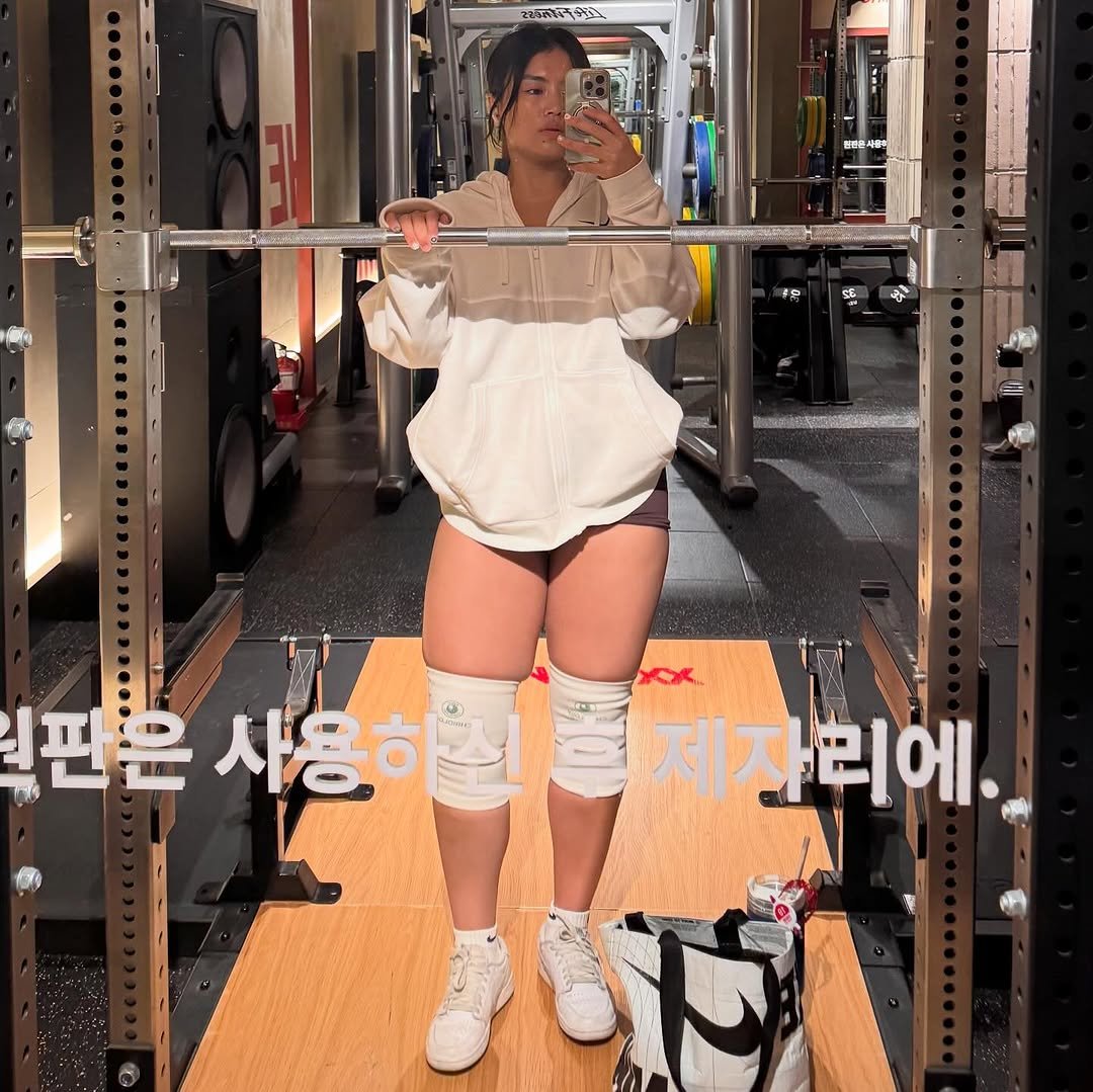 Photo by 우니 woony on October 03, 2025. May be an image of shorts and text.
