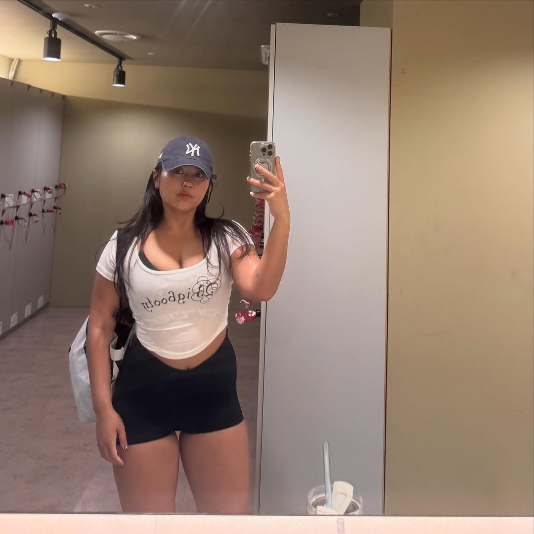 Photo by 우니 woony on July 05, 2025. May be a selfie of 1 person, biceps, activewear, shorts and text.