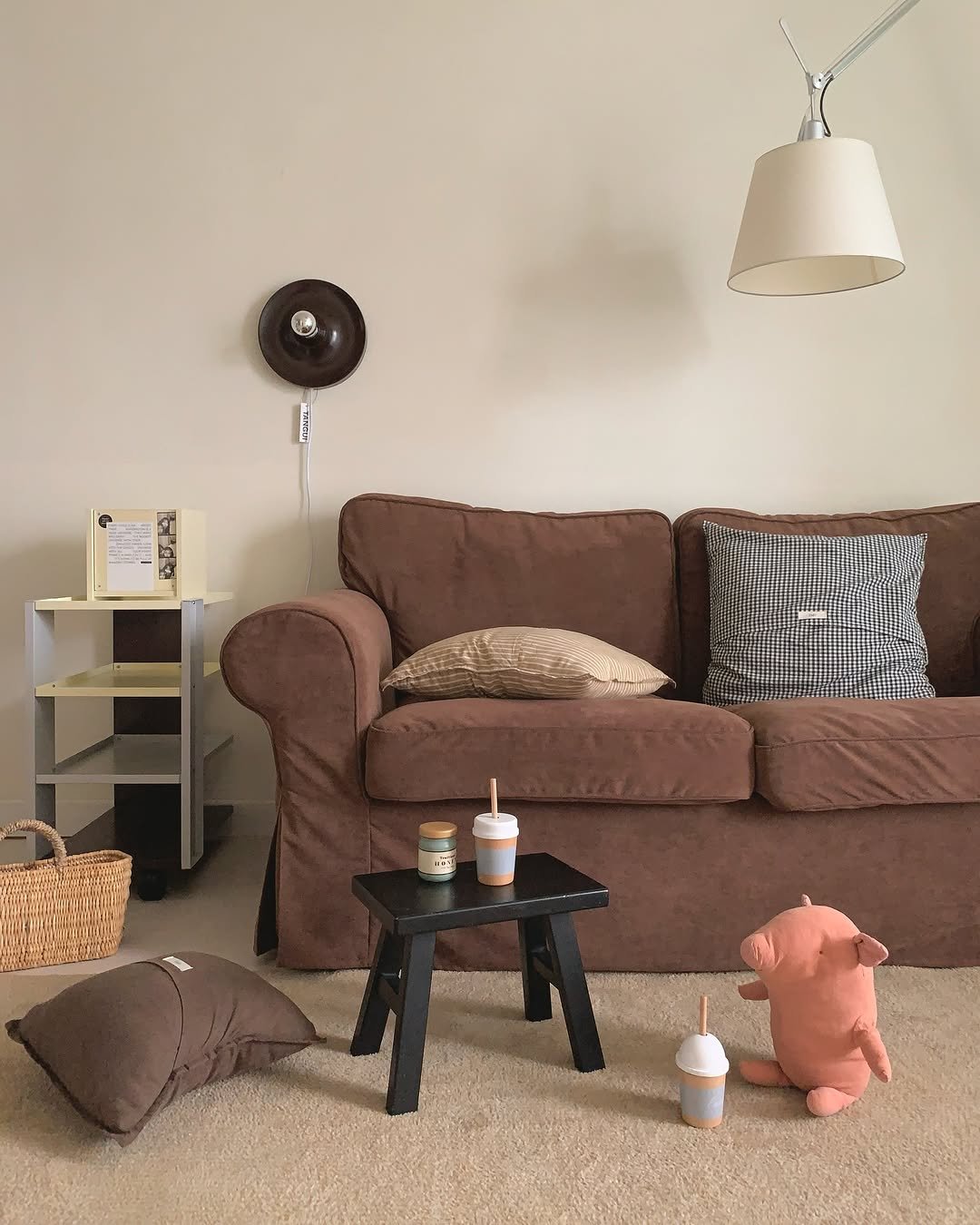 Photo shared by MIJI • 집꾸미기 • 육아일상 on September 24, 2025 tagging @tangui.official. May be an image of beanbag chair, armchair, living room, indoors and text.