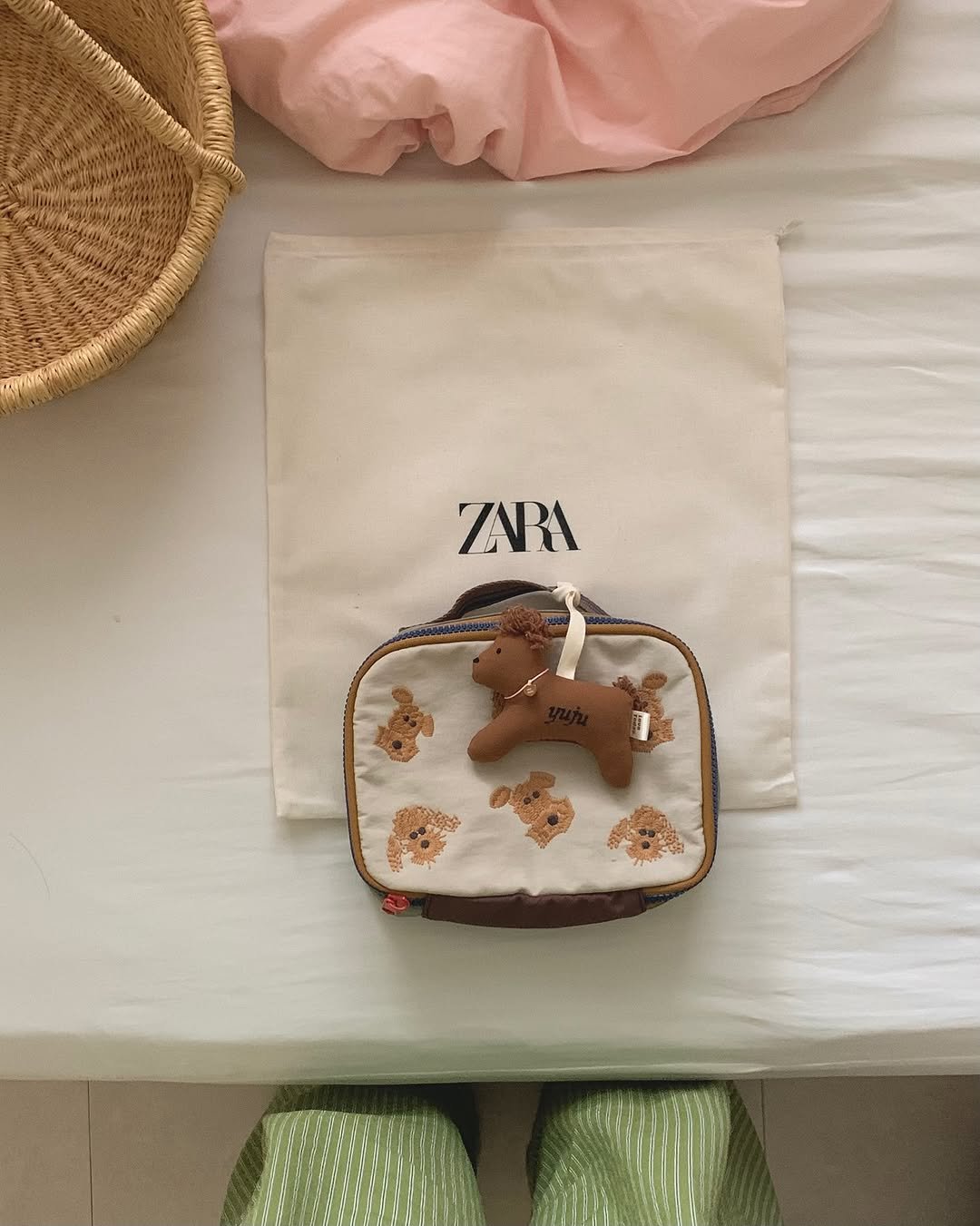 Photo shared by MIJI on November 01, 2025 tagging @lovetoday_studio. May be an image of gingerbread cookie, purse, stitching and text that says 'ZARI'.