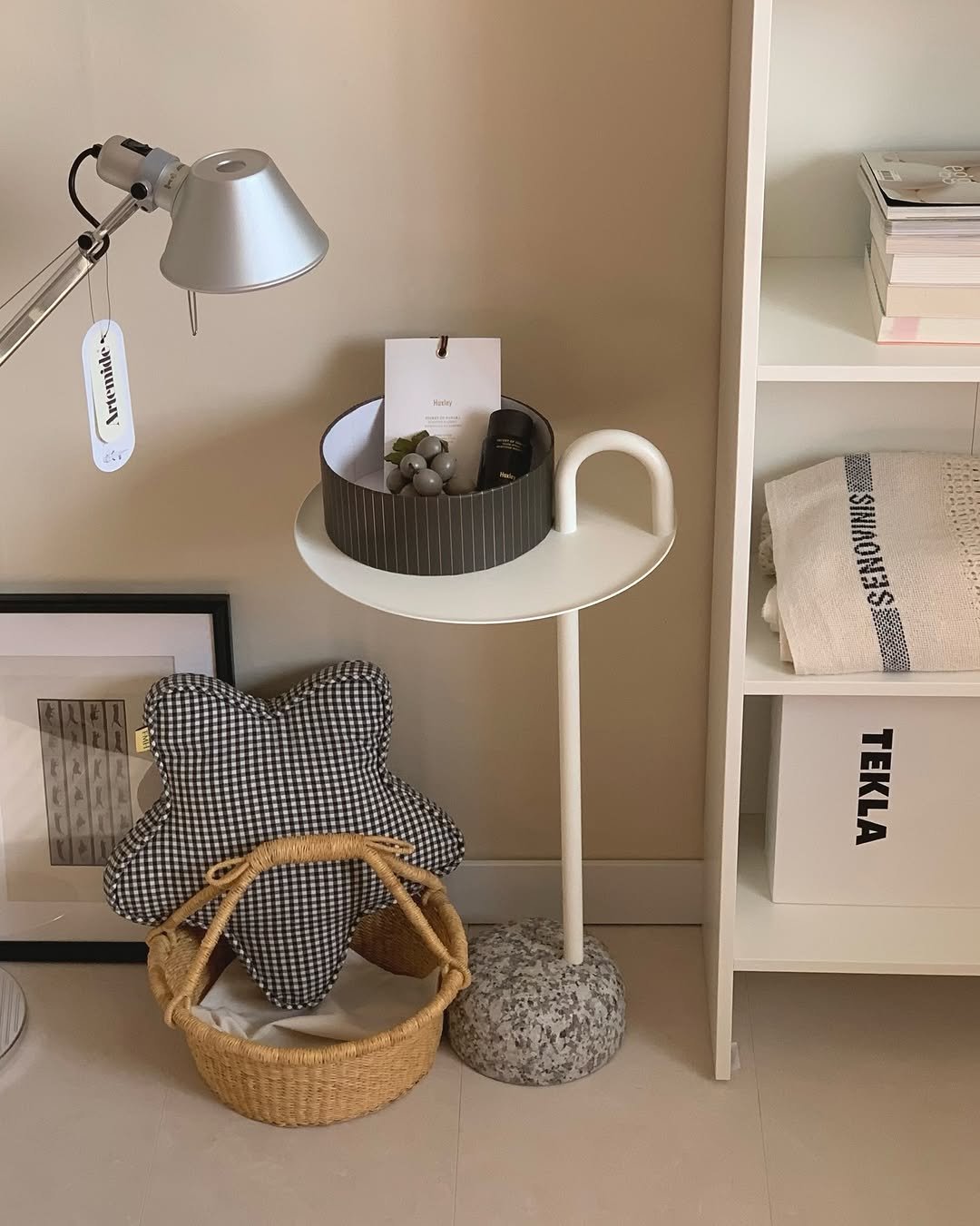 Photo shared by MIJI on February 01, 2026 tagging @huxley_korea, @huxley_japan, @kakaoshoppinglive_official, @fmh_official, @huxley_kazakhstan, and @huxley_global. May be an image of rack, house plant, shelf, indoors and text.