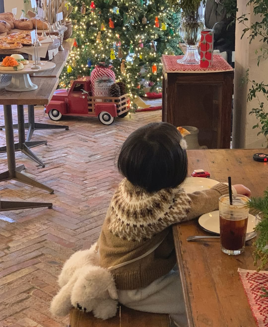 Photo by MIJI on December 25, 2025. May be an image of baby, christmas tree, tinsel, cornflower and text.