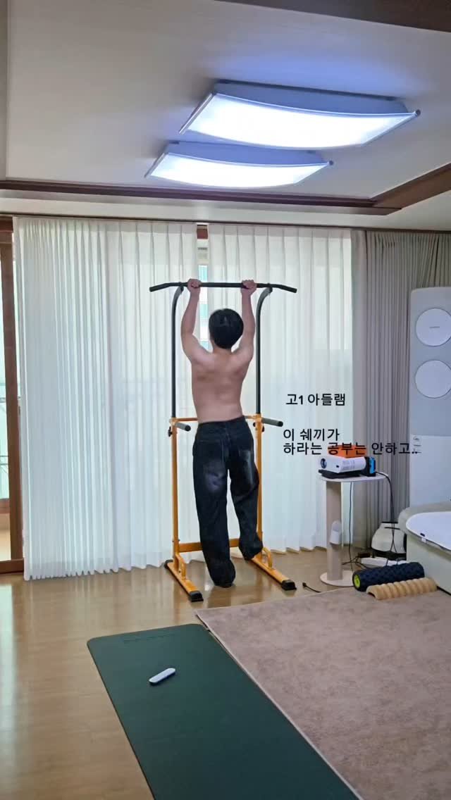 __kang.yaksa 게시물 이미지: 근육이라고는 하~~~~나도 없던
운동 싫어하던 아이가
요즘 살은 빠지고 근육은...