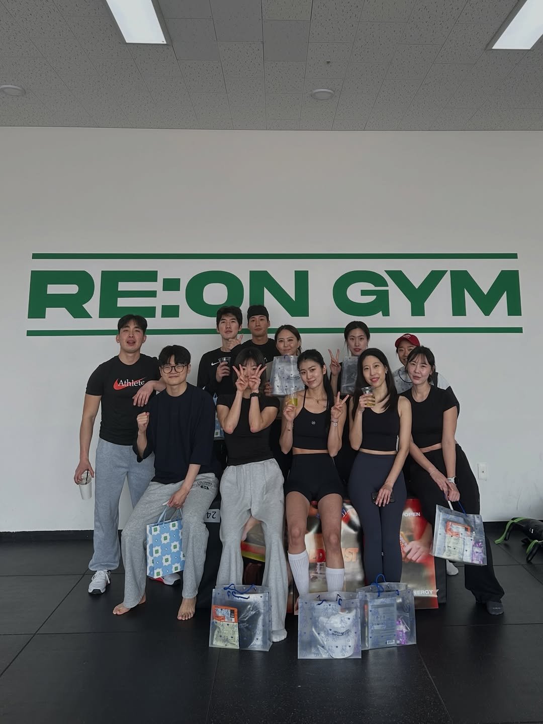 Photo shared by 염민경 on January 31, 2026 tagging @mikyunny, @re_on__jun, @riceflowersuni, @23.6241, @yj521451, @crystalfit1993, @houseofb_official, @shapedbyhye, @ayeoyoun, @vividnbasic_official, and @medalist_kr. May be an image of standing, activewear, punching bag and text that says '(Athlet: RE:ON REONGYM GYM BEROY 1='.