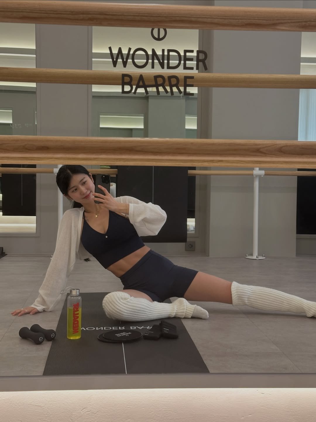 Photo shared by 염민경 on February 04, 2026 tagging @medalist_kr, and @wonderbarre_samsong. May be an image of yoga, activewear, mat, tights, water bottle and text.
