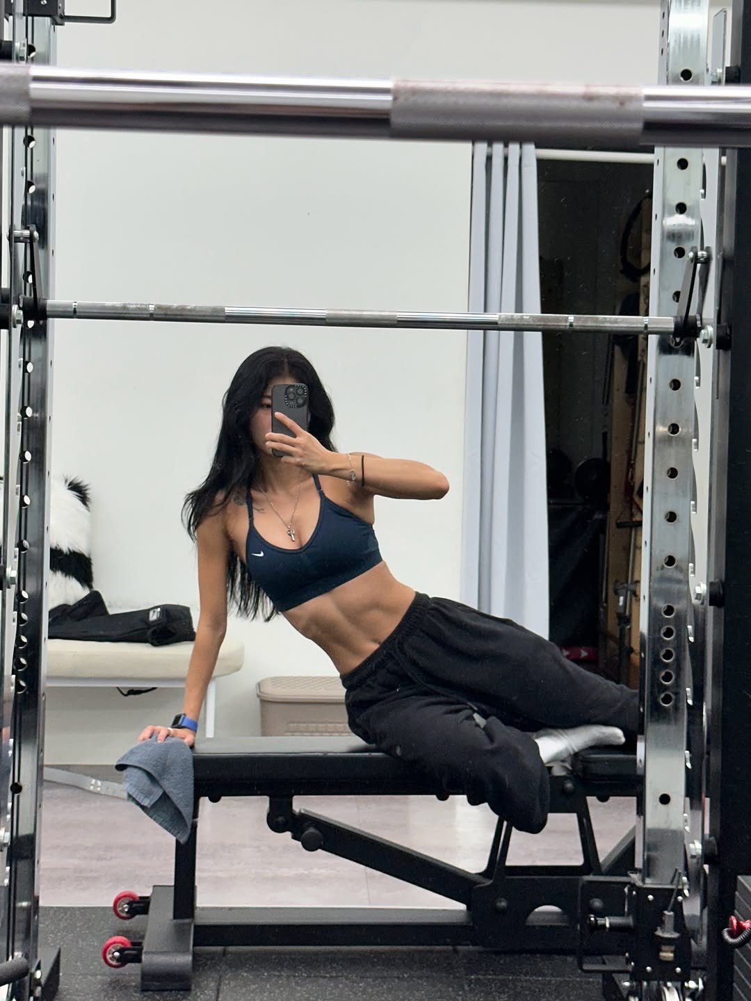 Photo by 염민경 on September 19, 2025. May be an image of 1 person, biceps, activewear, sportswear, sweatpants, treadmill and text.