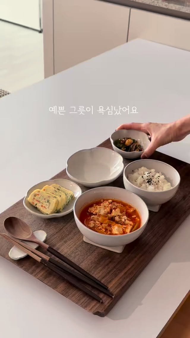 __missmom 게시물 이미지: 신혼 때는 아무것도 몰랐어요.
그냥 마트에서 눈에 들어온 그릇을 샀고,
가전 사면서...