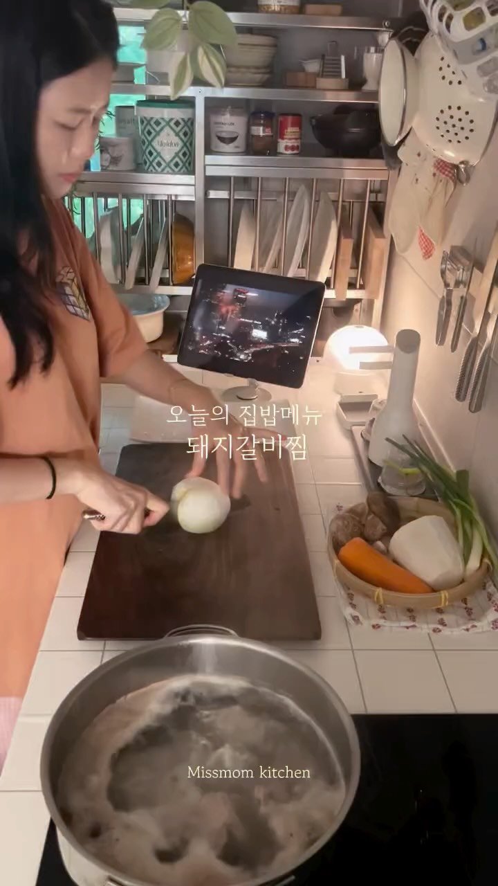 __missmom 게시물 이미지: 갈비찜 싫어하는 사람 손😎
남편은 매일 먹어도 맛있데요 ㅎㅎ

끓는 물에 고기...
