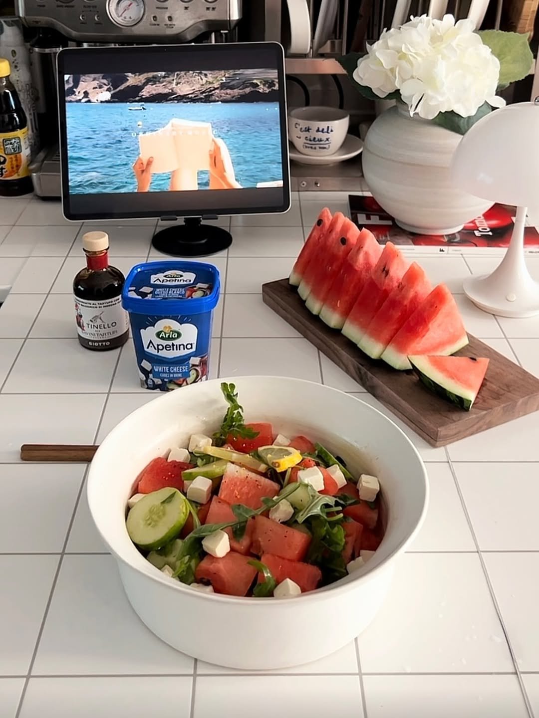 Photo by 미스맘 I 집밥메뉴 제가 대신 고민해 드릴께요👩🏻‍🍳 on August 12, 2025. May be an image of sashimi, watermelon, smoked salmon, melon, soy sauce and text.