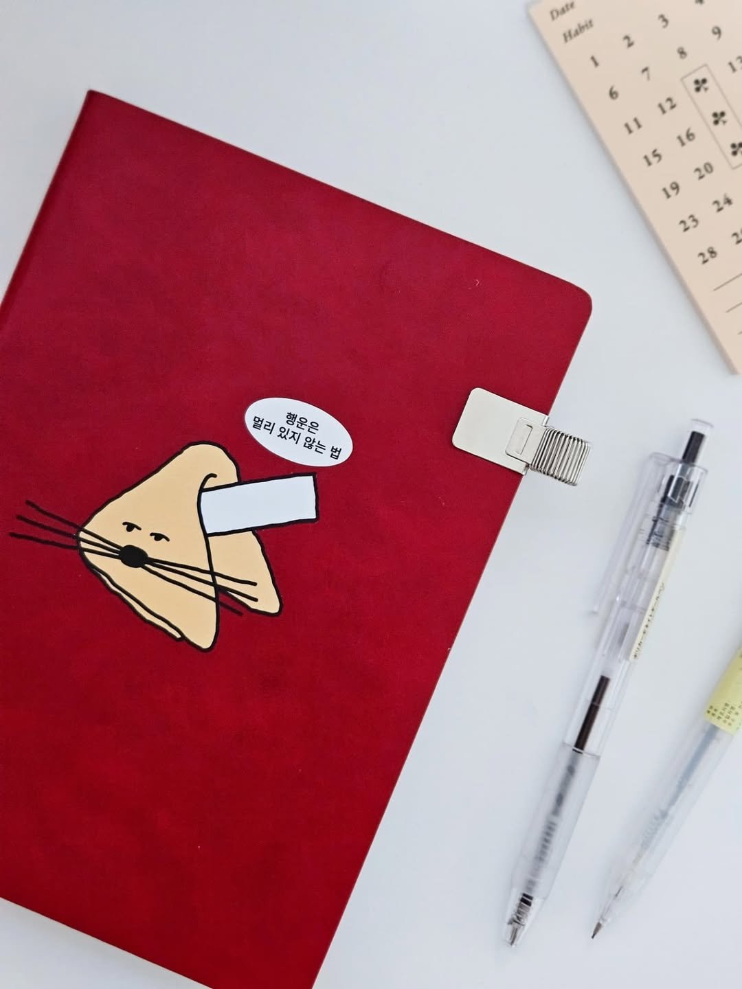 Photo shared by 지금모혬 | 직장인 • 루틴 • 영어공부 on August 15, 2025 tagging @okto_official_. May be an illustration of diary, book, sketch, binder, pencil case, pen and text that says 'Date Habir 15 열라있지않는법 열리모볶은 멀리 엄리행운은 리있지않는법 행운은 ل 않는 법 번 SOeTTe KIH'.