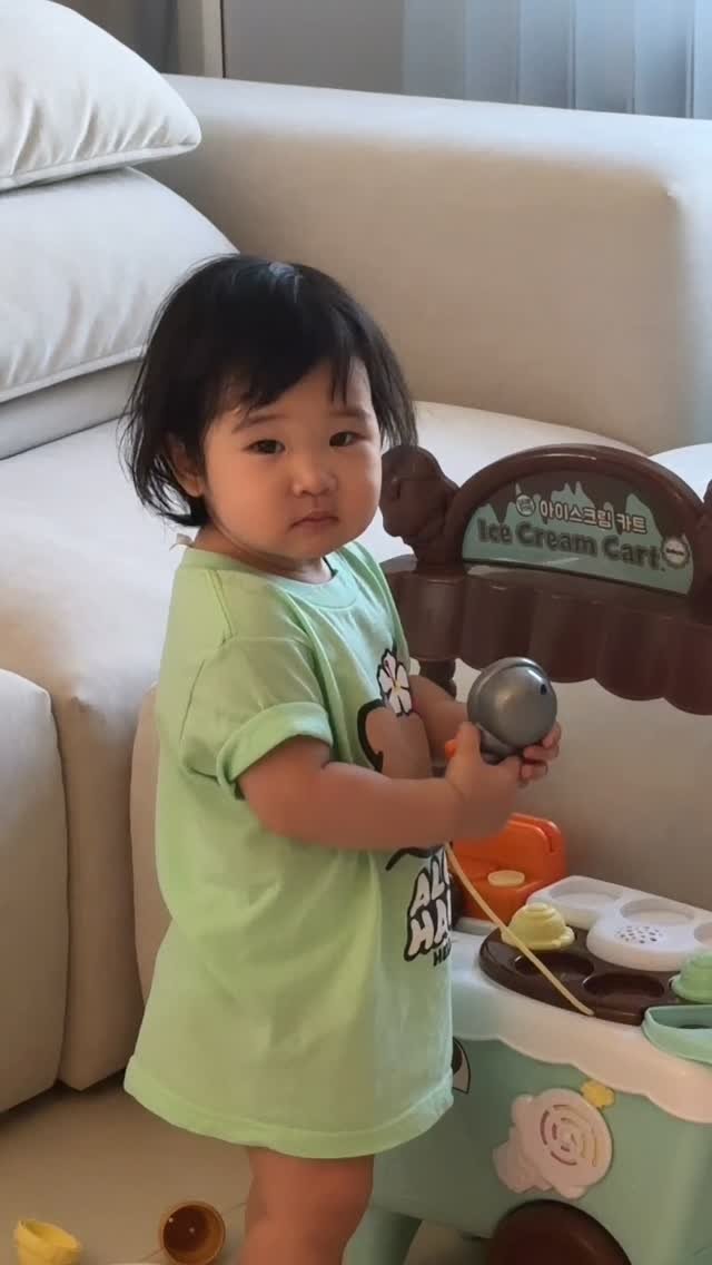 __ralral__ 게시물 이미지: 아가야 재미있니~?