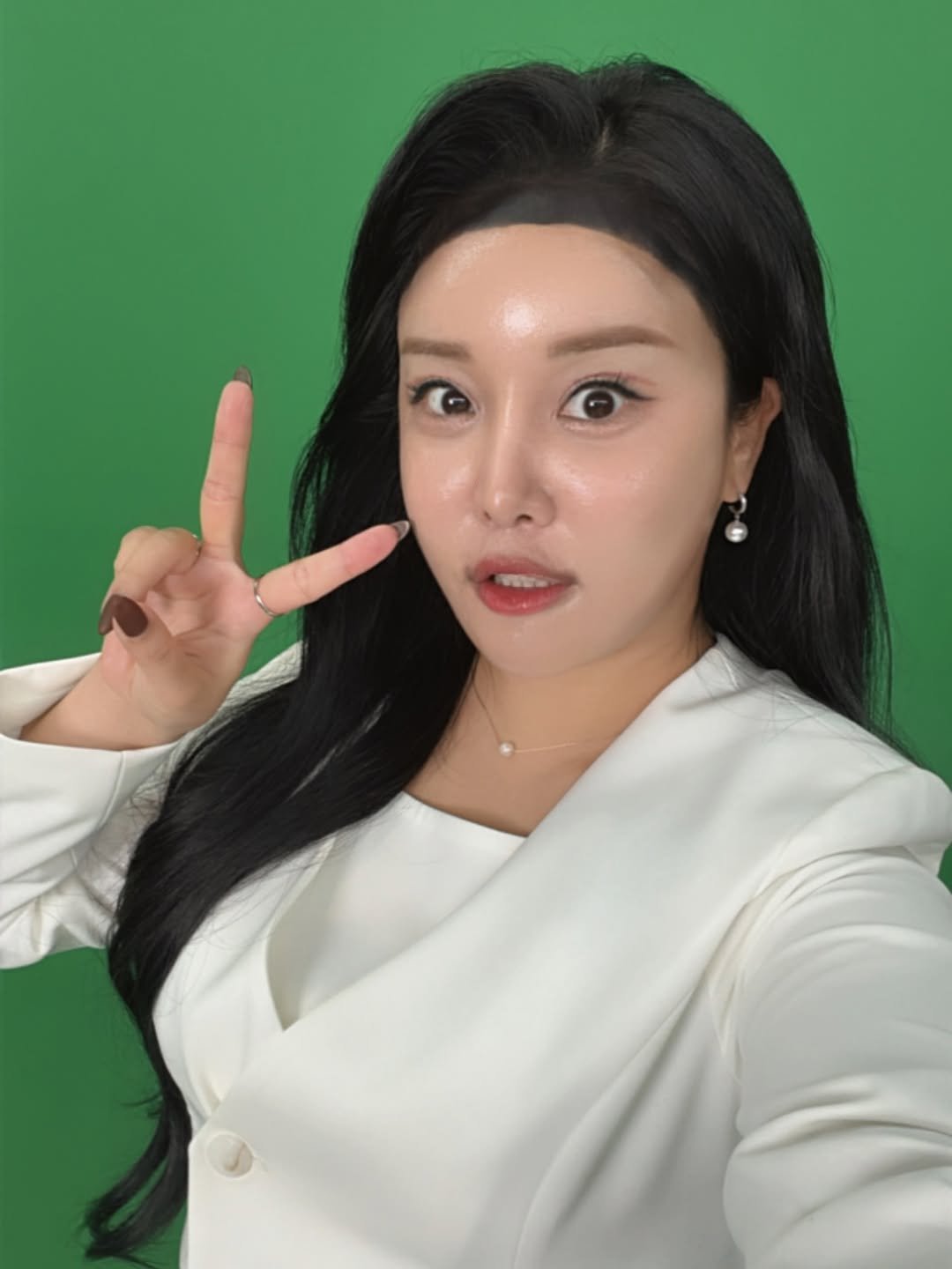 Photo by 랄랄 on November 10, 2025. May be an image of one or more people, hair, top and text.