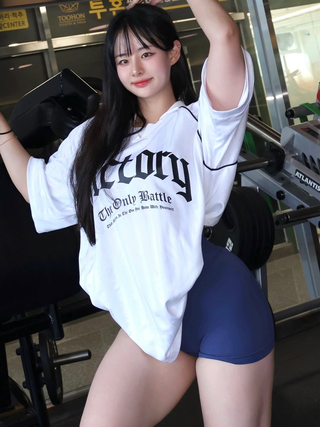 Photo shared by 다슬 on September 29, 2025 tagging @hdex__official, and @hdex_women. May be an image of 1 person, biceps, body building, activewear, sportswear, shorts and text.