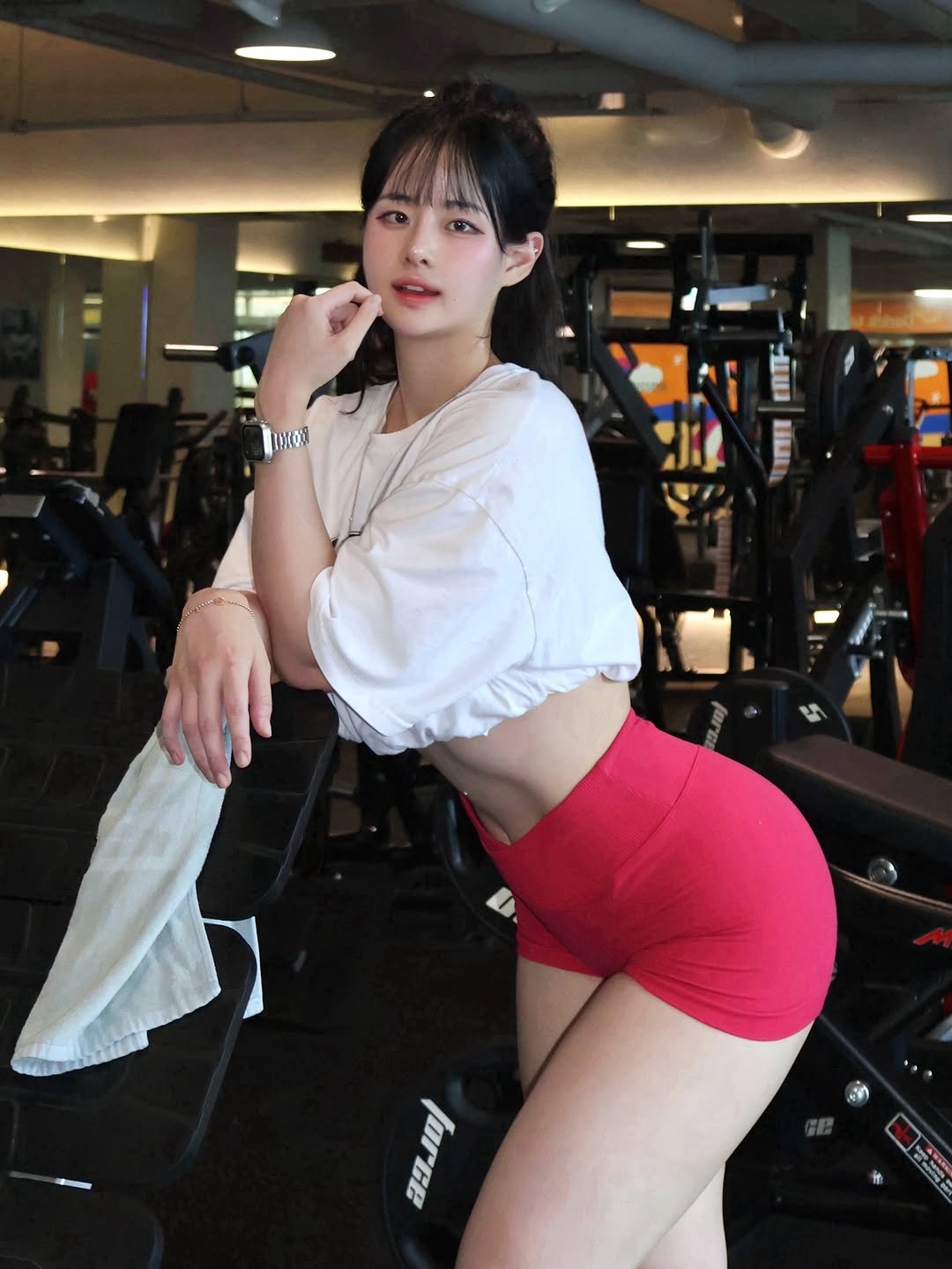 Photo by 다슬 on September 24, 2025. May be an image of 1 person, hair, activewear, sportswear, shorts and text.