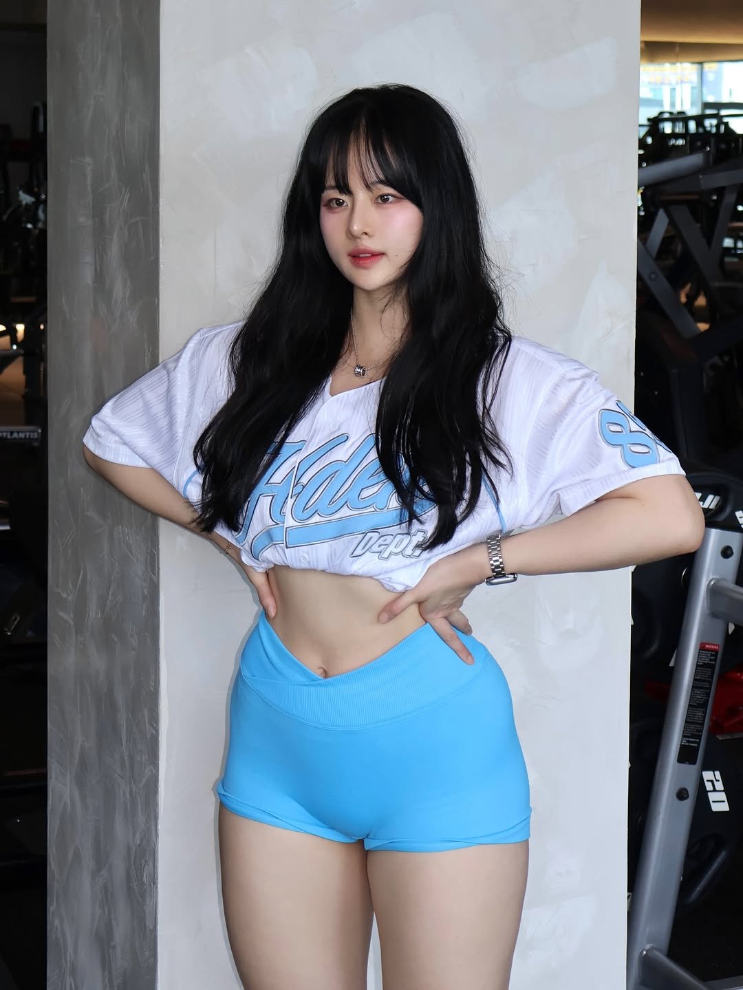 Photo shared by 다슬 on September 22, 2025 tagging @hdex__official, and @hdex_women. May be an image of 1 person, activewear, miniskirt, sportswear, shorts, top and text.