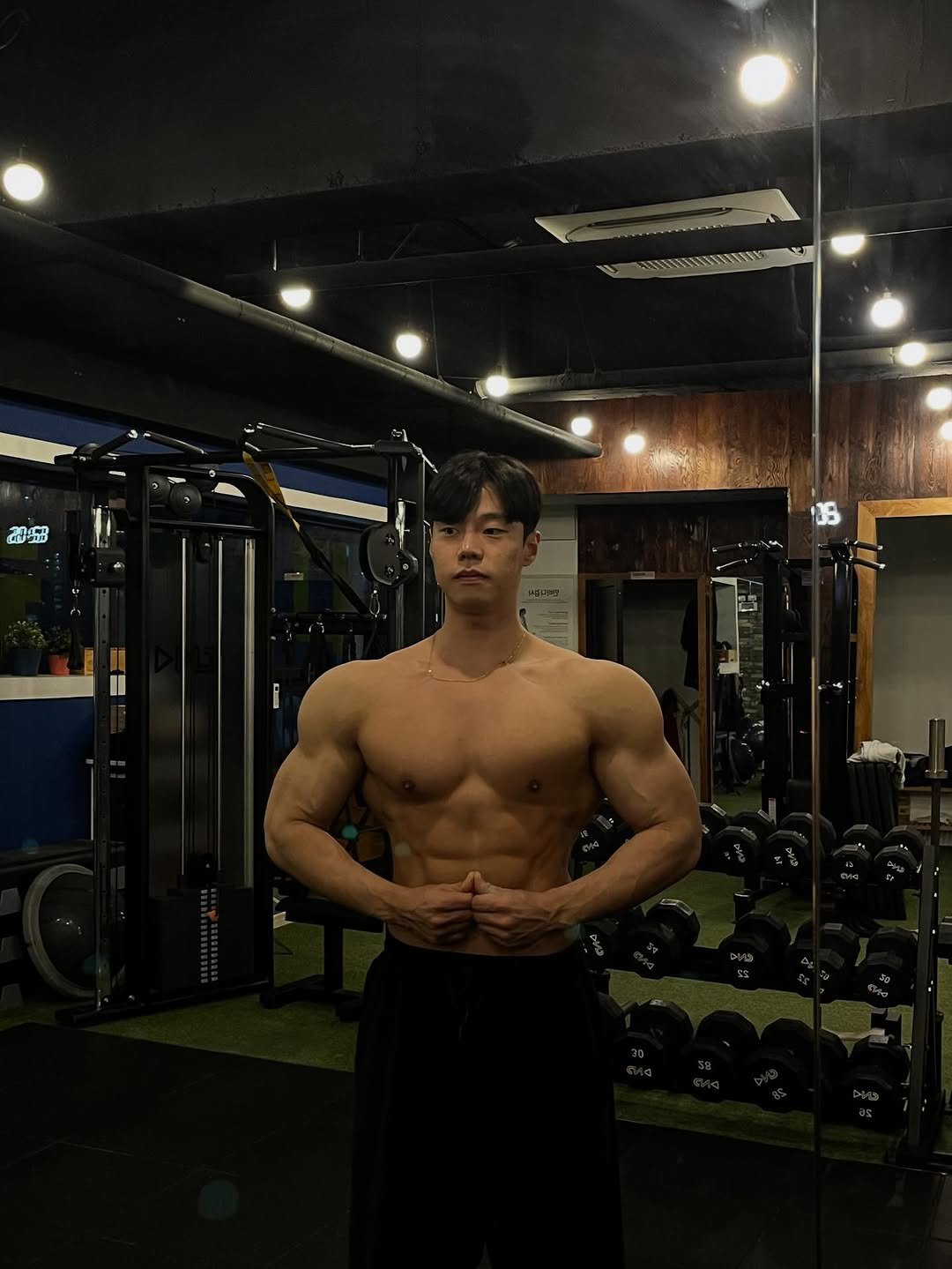 __seung_ki 게시물 이미지: 다이어트를 해야 하나
두쫀쿠 맛있는데…