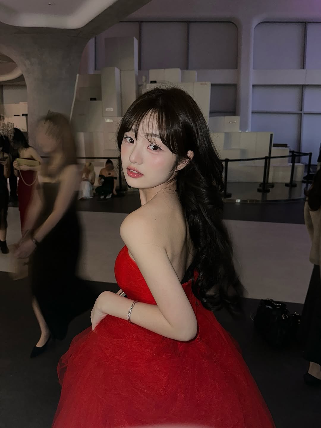 Photo by 소이 on November 30, 2025. May be an image of one or more people, hair, gown, dress and text.