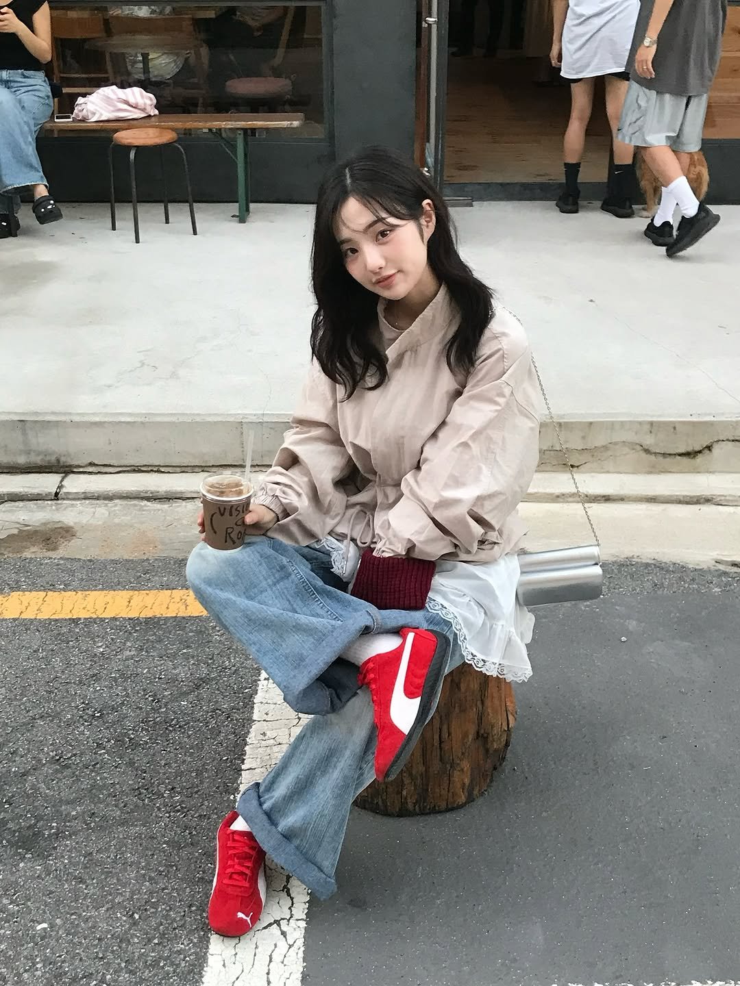 Photo shared by 소이 on September 17, 2025 tagging @puma_kr. May be an image of 4 people, duffle coat, parka, cornflower and text.