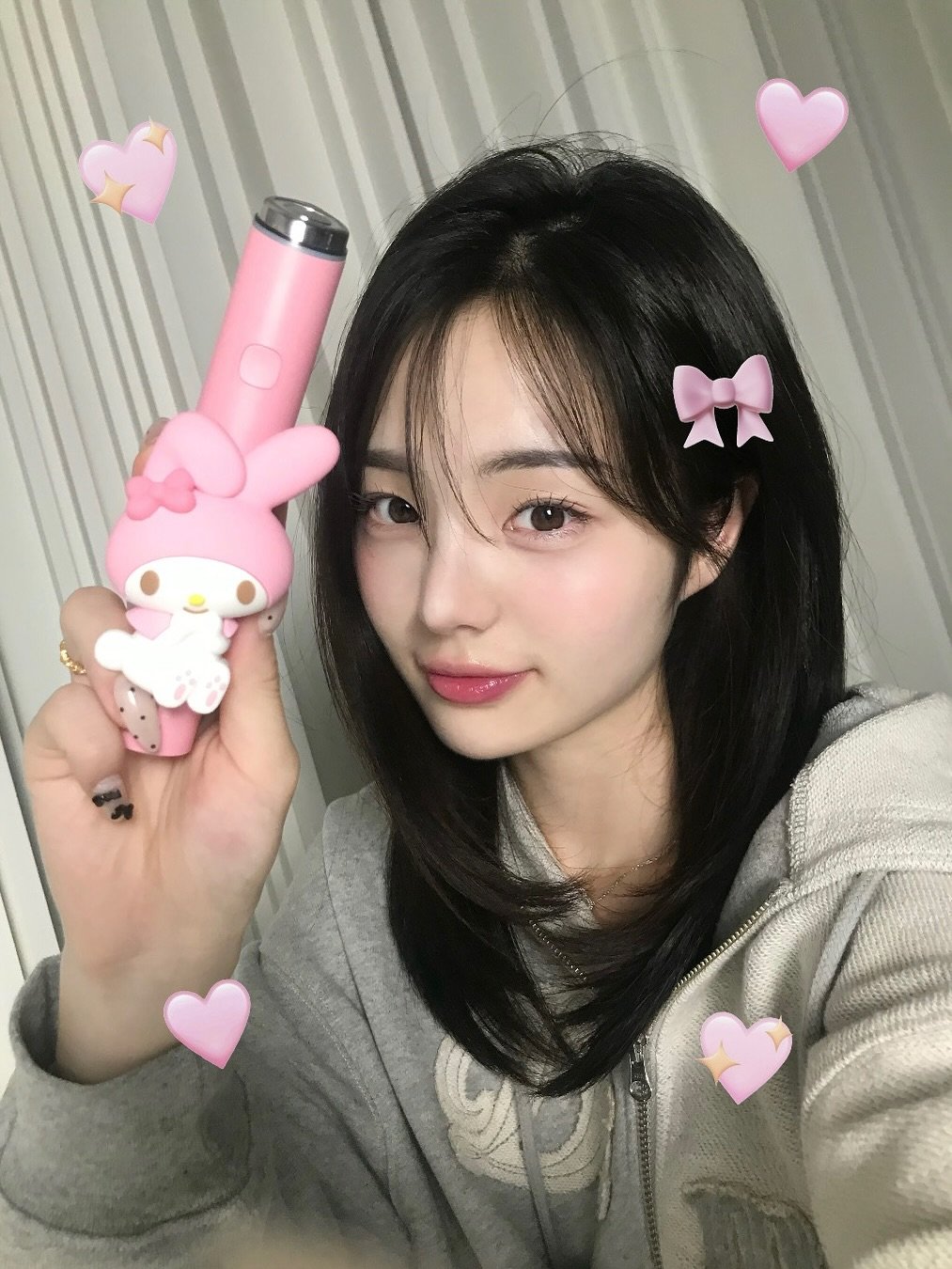 Photo shared by 소이 on October 13, 2025 tagging @medicube_korea. May be an image of one or more people, makeup, lipstick and text.