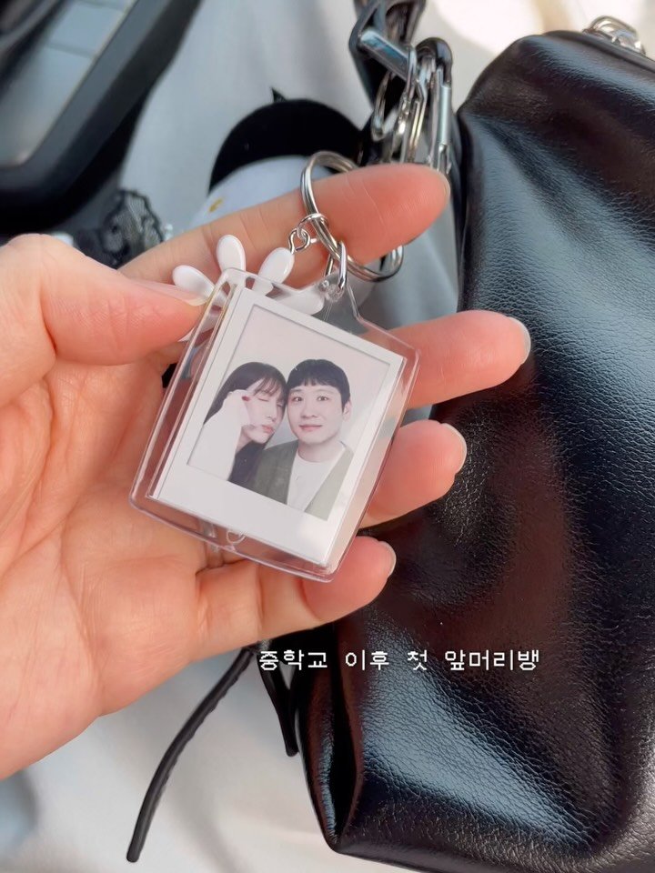 __sun2__ 게시물 이미지: .
오랜만에 새해되고 첫 인스타인듯
그동안 모였던 필카찾고 앞머리도 짤라봄
이번에는...