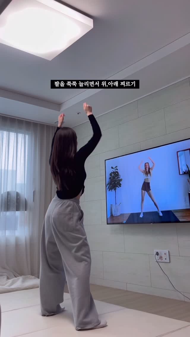 __sun2__ 게시물 이미지: 지난번에 올린 댄스홈트 1탄 반응이좋아서☺️
진짜 진찌진진진짜 최애홈트영상...