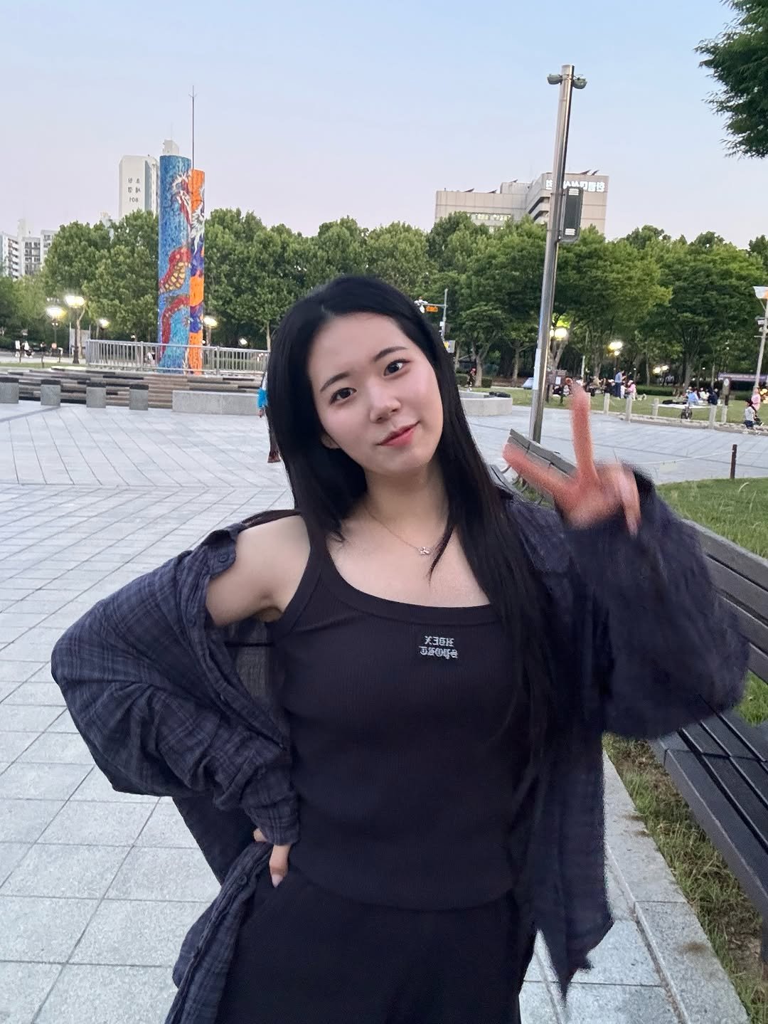 __uusanso 게시물 이미지: 옷 하나 마음에 들었다고 하루 종일 기분 좋은 사람...