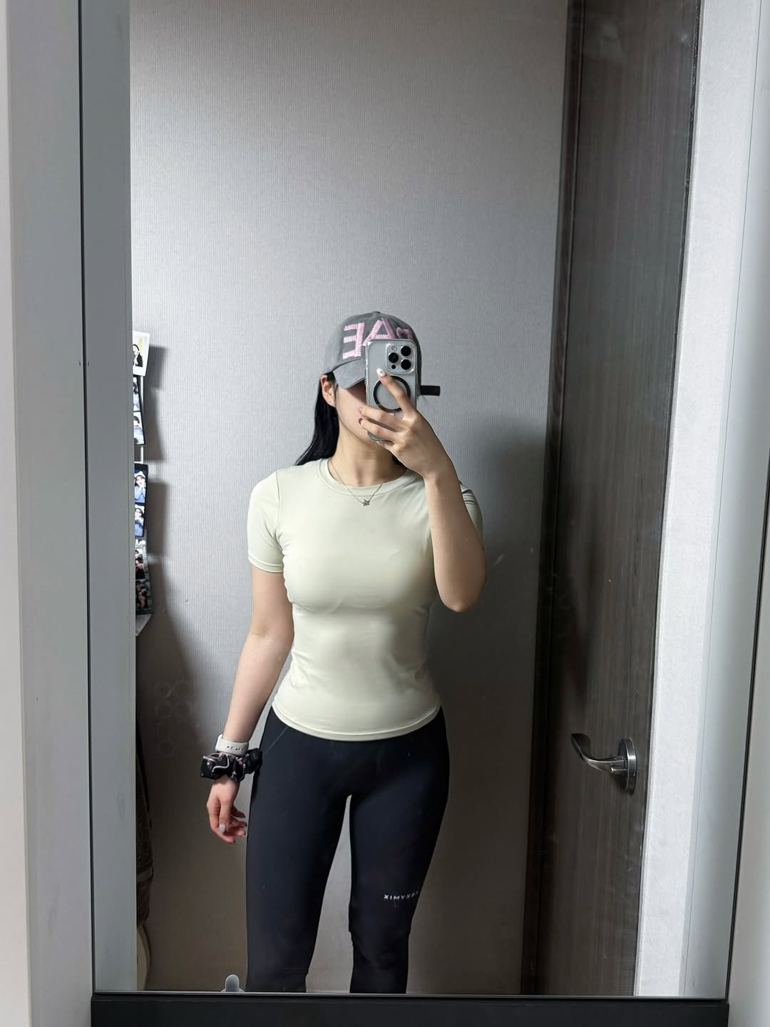 __uusanso 게시물 이미지: 마감시간에 운동 가니까 
발라드 나오던데 난 발라드 좋아해유

다들 운동할 때 무슨...