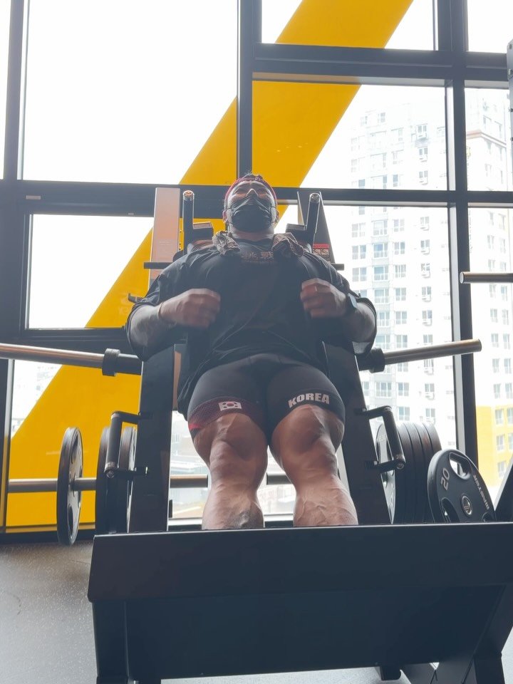 _arnold_an 게시물 이미지: 하루종일 핻스쿼트 조지기
오늘 받은 질문 
싸이클선수 할거 아님
간호사들 별로...