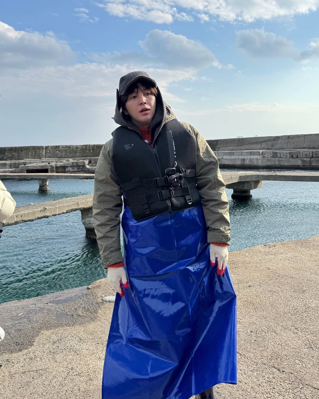 Photo by 장근석 Jang Keun-suk on February 25, 2026. May be an image of raincoat, parka and text.