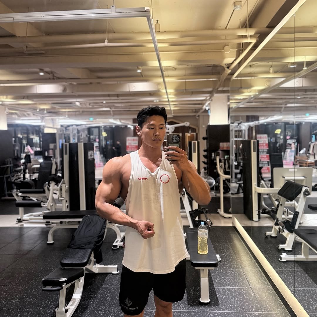_baron_0v0 게시물 이미지: 후 벌써 수요일😇#짐웨어#나시#aspo#헬스#운동복