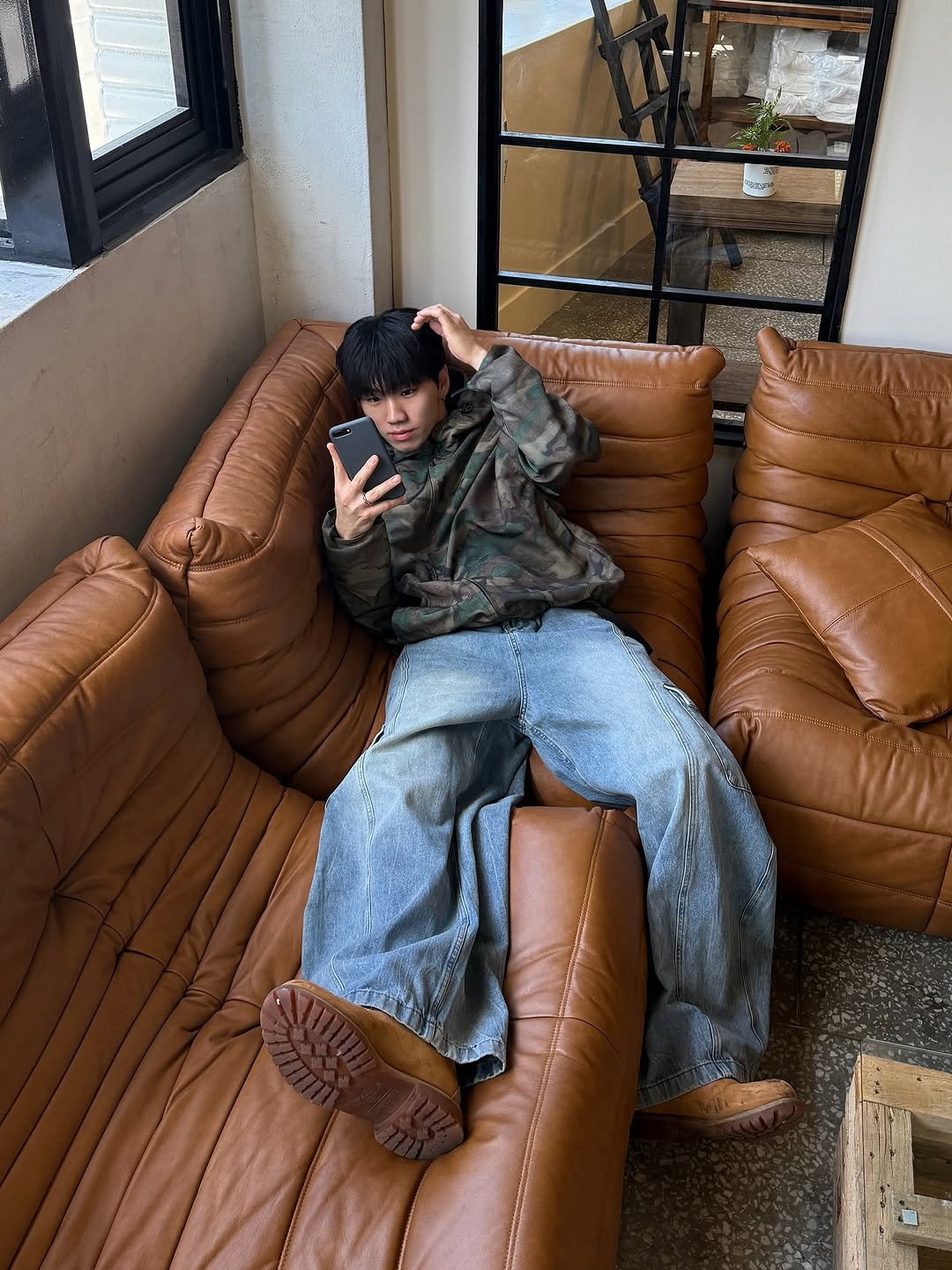 Photo by 김용빈 / 유포어 on August 31, 2025. May be an image of 1 person, duffle coat, beanbag chair, armchair, parka, sofa and text.