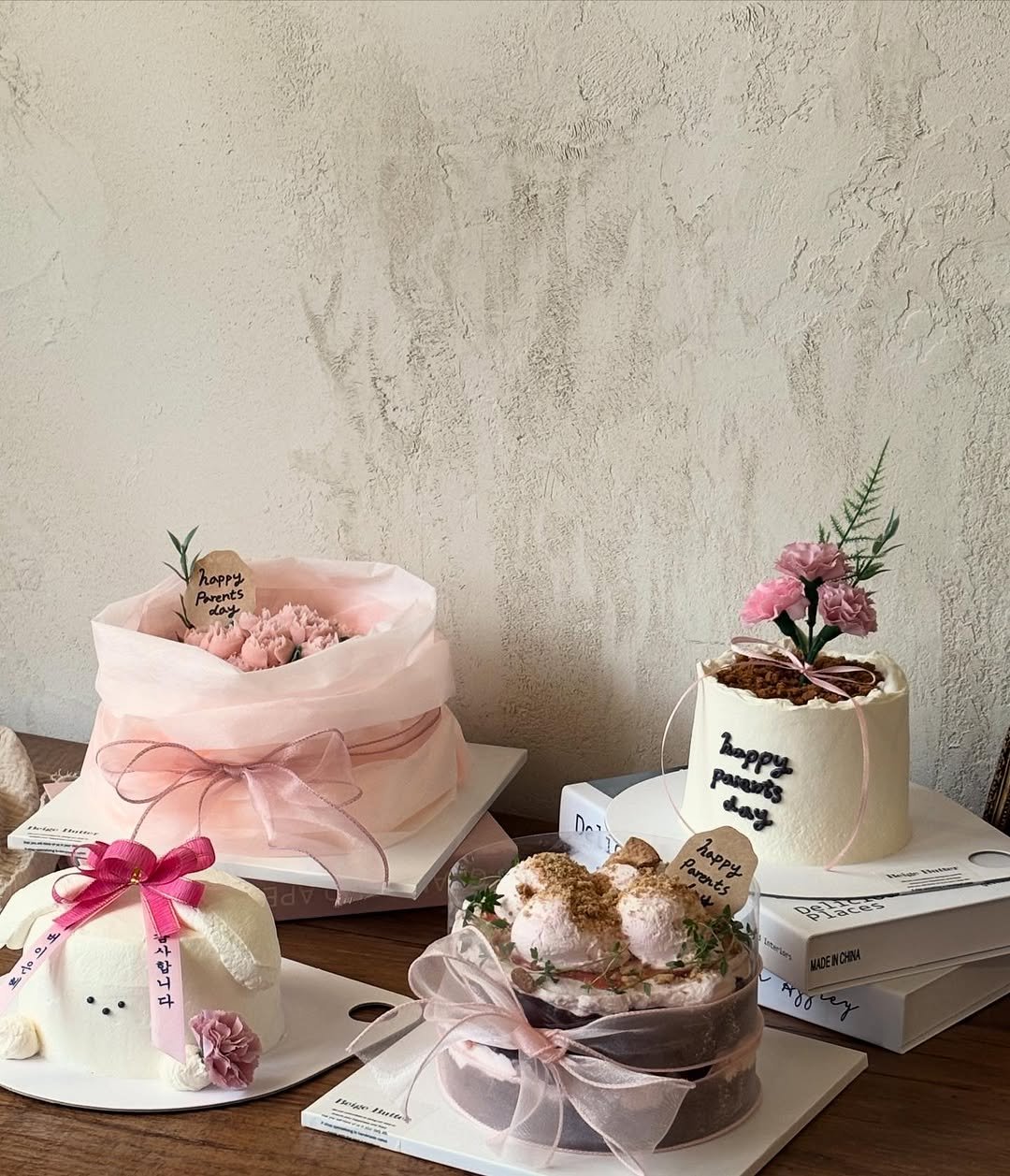 Photo shared by 베이지버터_ 인천케이크카페 on April 24, 2026 tagging @beigebutter_cheongna. May be an image of strawberry, wedding cake, prairie gentian and text.