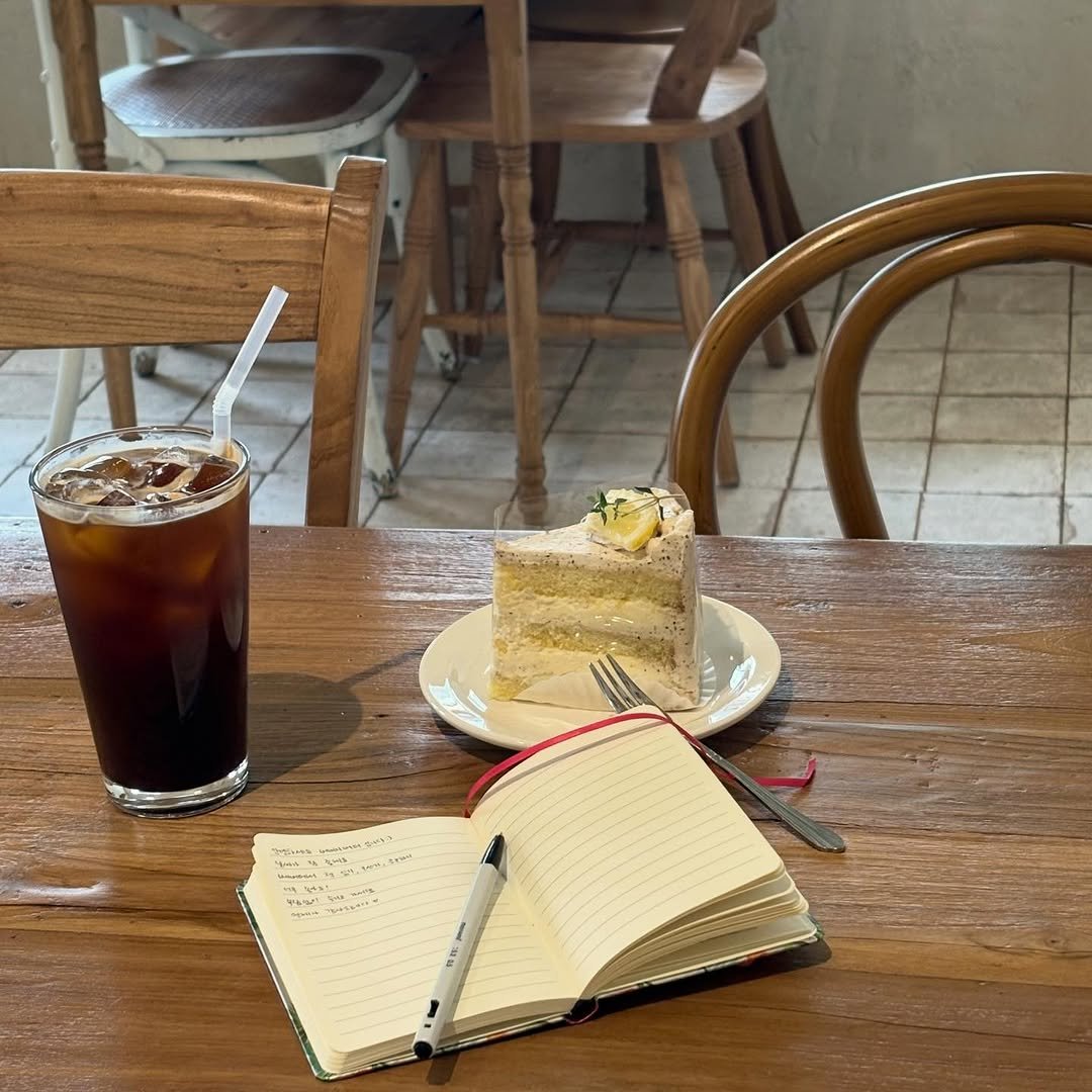Photo by 베이지버터_ 인천케이크카페 on April 27, 2026. May be an image of diary, cheesecake and text.