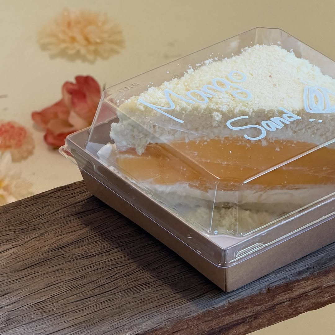 _beigebutter 게시물 이미지: 망고가 가득
부드럽고 달콤한 베버크림에
베버 카스테라 가루가 가득가득 묻혀져
정말...