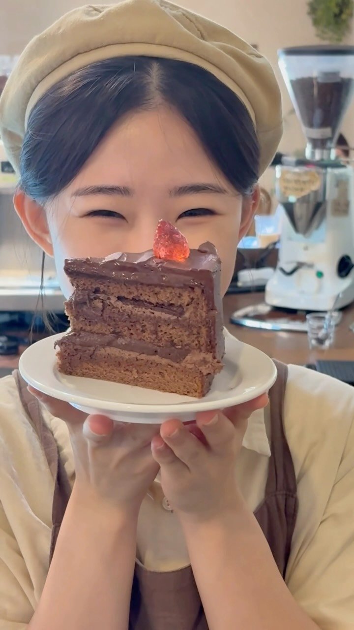 _beigebutter 게시물 이미지: 아 귀여웡....
삐뚤어진 케이크는 
보이지도 않아...
오구구구구구구

이번주도...