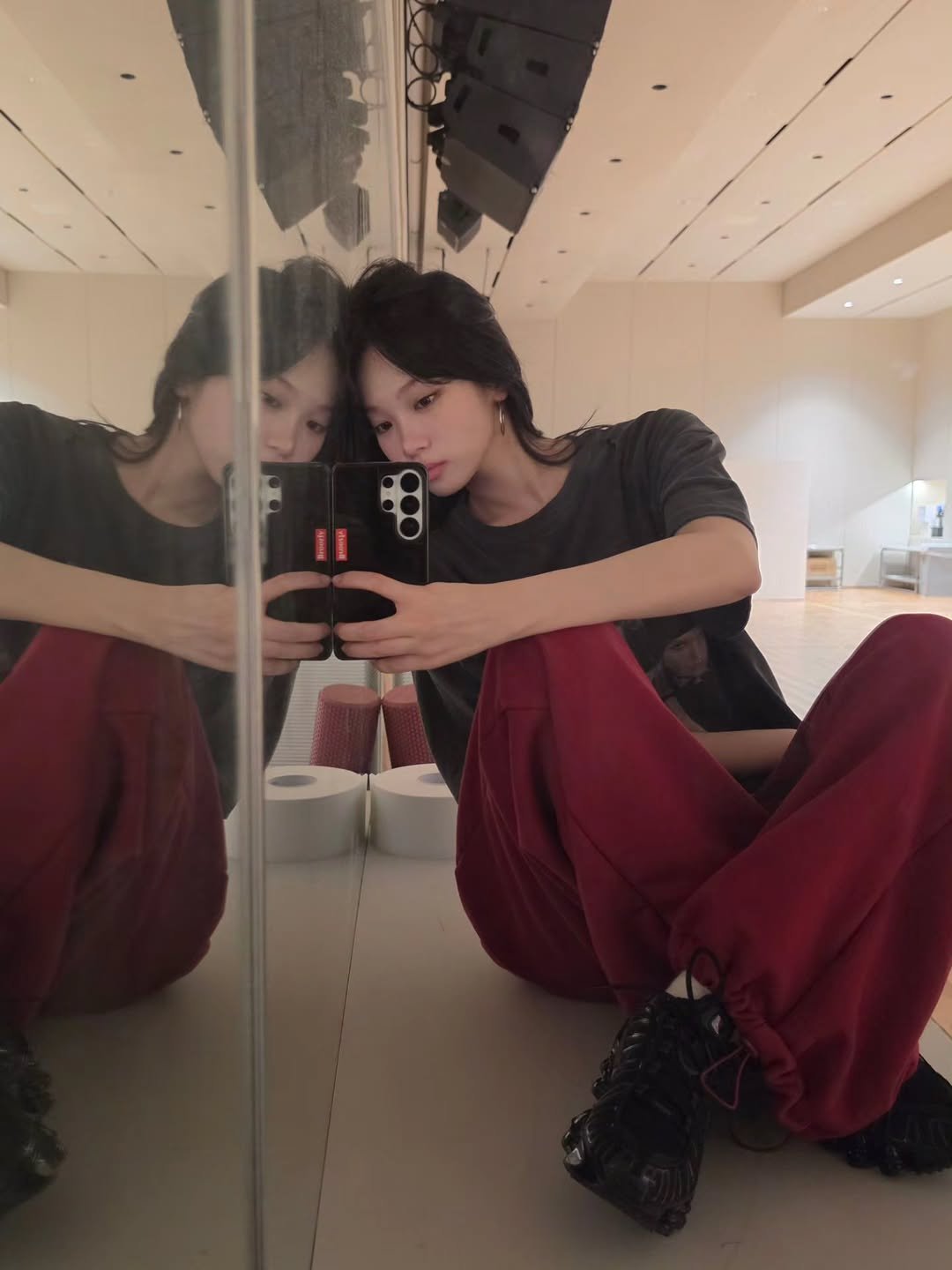 Photo by 김채원 (CHAEWON) on April 01, 2026. May be an image of mirror and text.