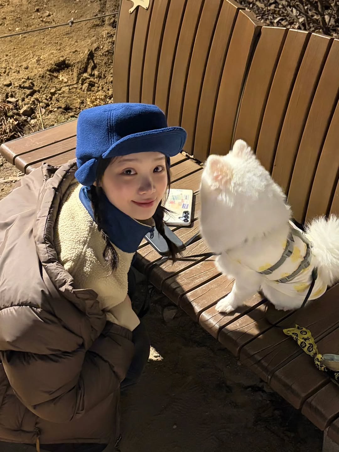 Photo shared by 김채원 (CHAEWON) on February 24, 2026 tagging @siiirrrro. May be an image of Maltese, Bedlington terrier, Samoyed, Pekinese, duffle coat, hat, goosedown coat, parka and text.