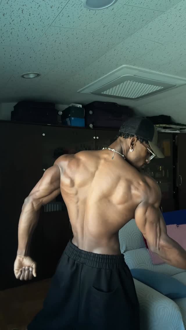 _charles_emmy_ 게시물 이미지: “Keep going. One day the version of you who...