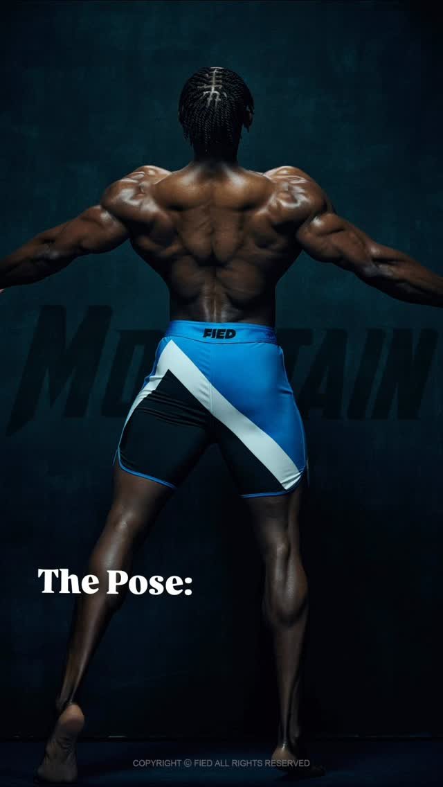 _charles_emmy_ 게시물 이미지: The Pose Vs The Shot 😤🦍🦍💪🏽

#엠마누엘 #핕니스촬영모델...