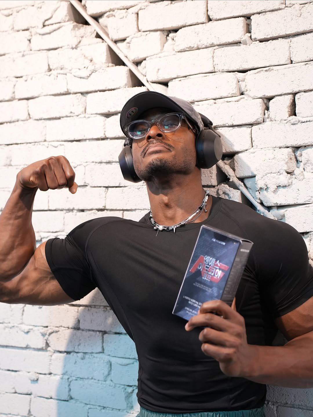 Photo shared by 𝗜𝗙𝗕𝗕𝗣𝗥𝗢 𝗦𝗛𝗔𝗜𝗕𝗨 𝗘𝗠𝗠𝗔𝗡𝗨𝗘𝗟 (샤이부 엠마누엘) on September 23, 2025 tagging @nsprotein_official. May be an image of 1 person, biceps, body building, sportswear, portable cassette player, shaker and text.
