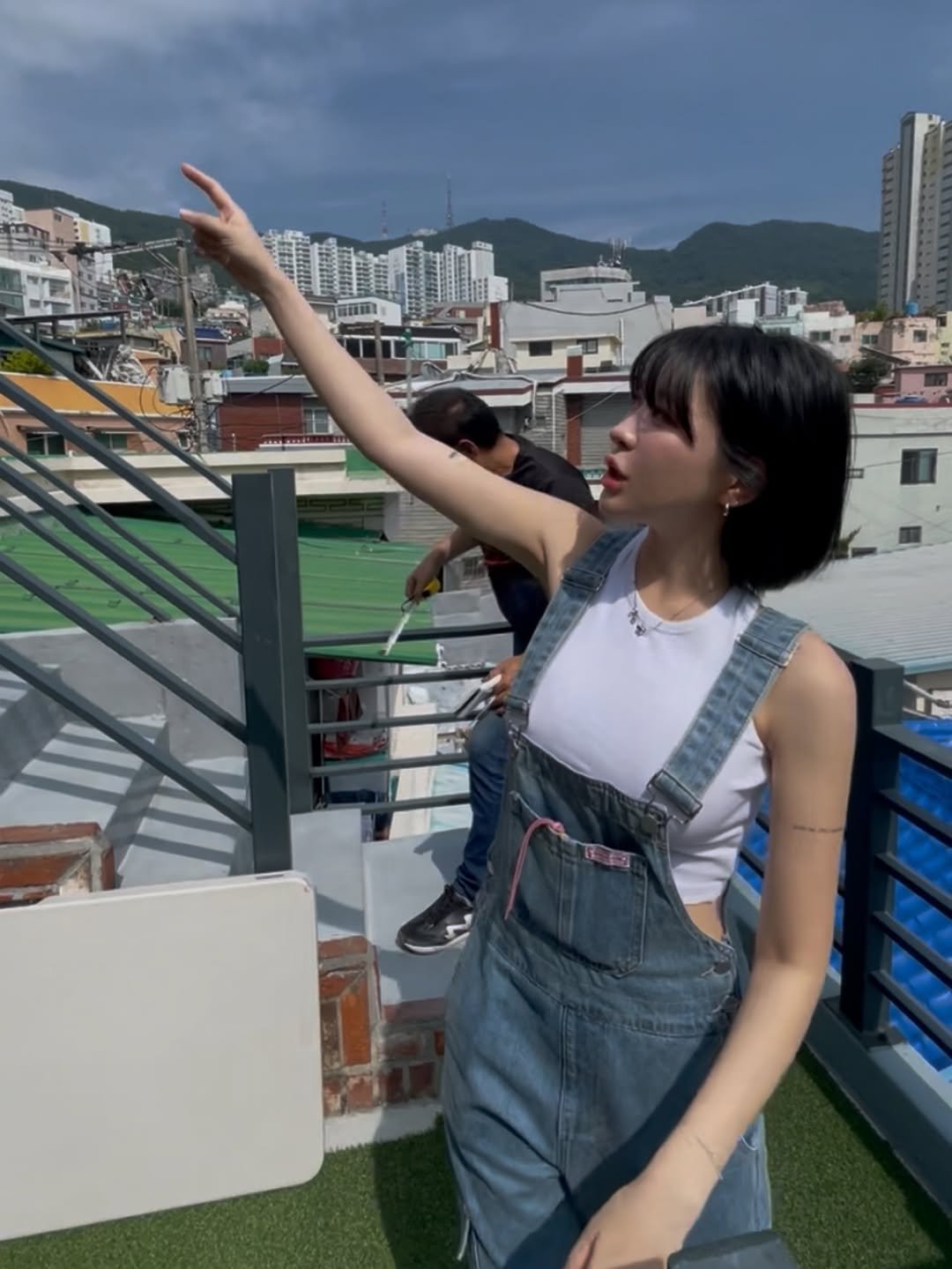 Photo by 차밍슬 | 공간대여 * 자기계발 on February 27, 2026. May be an image of one or more people, hair, top, Victoria Peak and text.