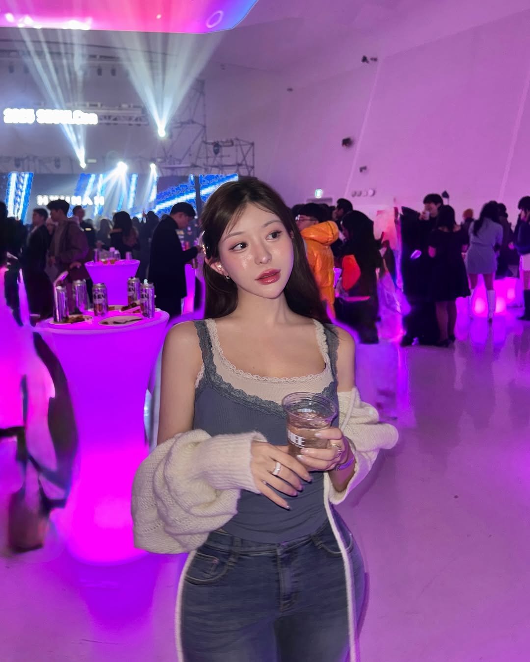 Photo shared by 차밍슬 | 공간대여 * 자기계발 on January 01, 2026 tagging @seoulcon_official. May be an image of one or more people, hair, top, night and text.