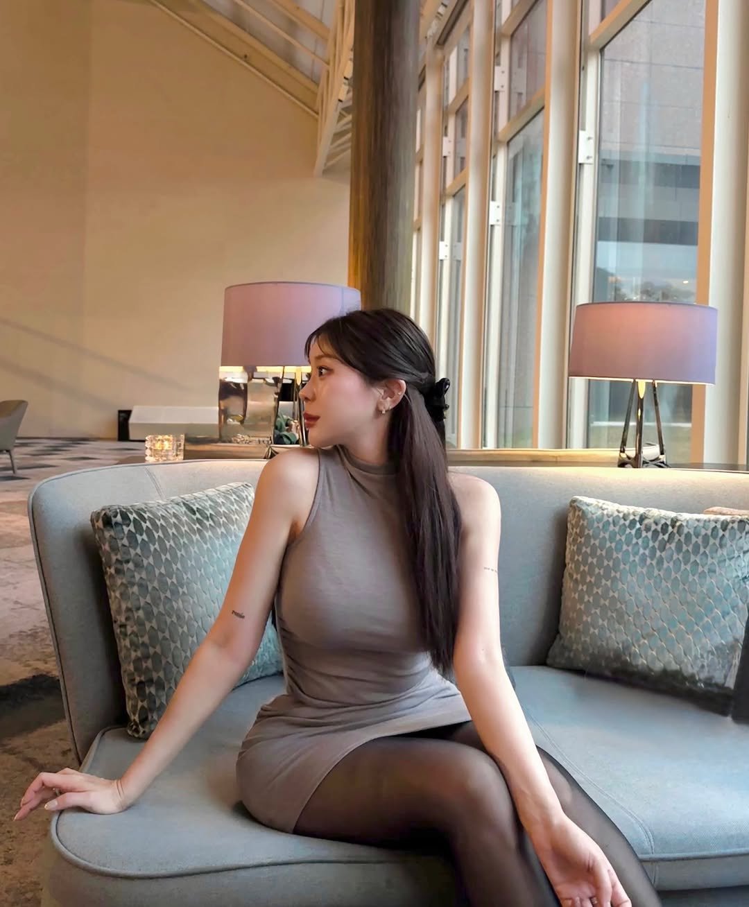 Photo by 차밍슬 | 공간대여 * 자기계발 on December 15, 2025. May be an image of dress, tights and text.